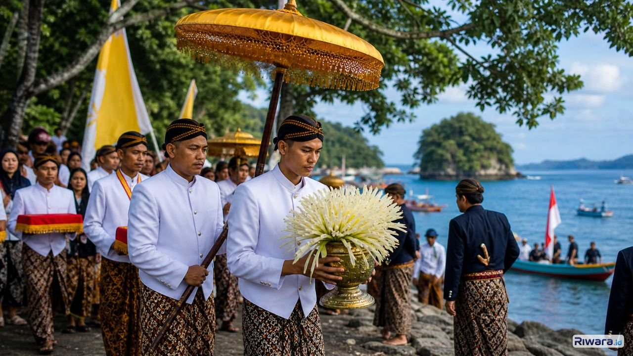 Prosesi kirab ritual Wijayakusuma oleh kerabat Karaton Surakarta Hadiningrat berlangsung di pesisir Kabupaten Cilacap sebagai bagian dari tradisi budaya yang sarat makna